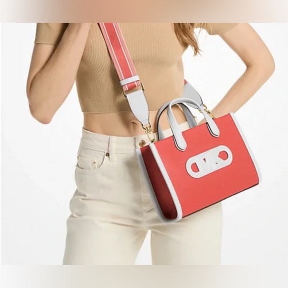 Michael Kors Gigi Spiced Coral Pebbled Leather Messenger Bag, Not Outlet - Picture 3 of 16